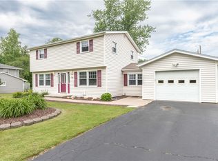 32 Medallion Dr, Rochester, NY 14626