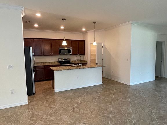 3rd image of 19344 Bluff Dr