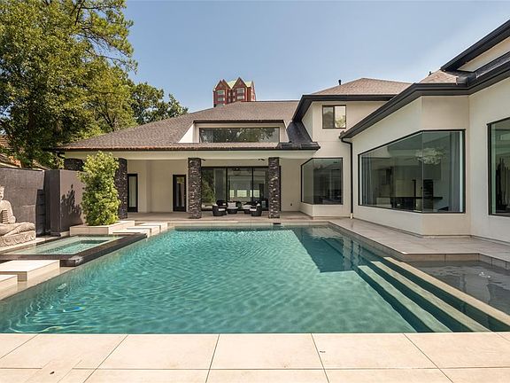 3rd image of 8844 Chatsworth Dr