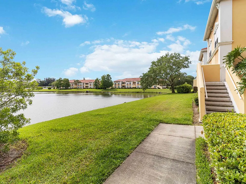 1030 Villagio Cir #207