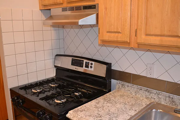 Sold by Urbanite Realty Inc | media 22