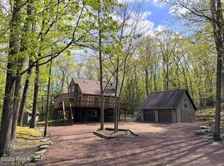 122 Cloud Crest Dr, Greentown, PA 18426