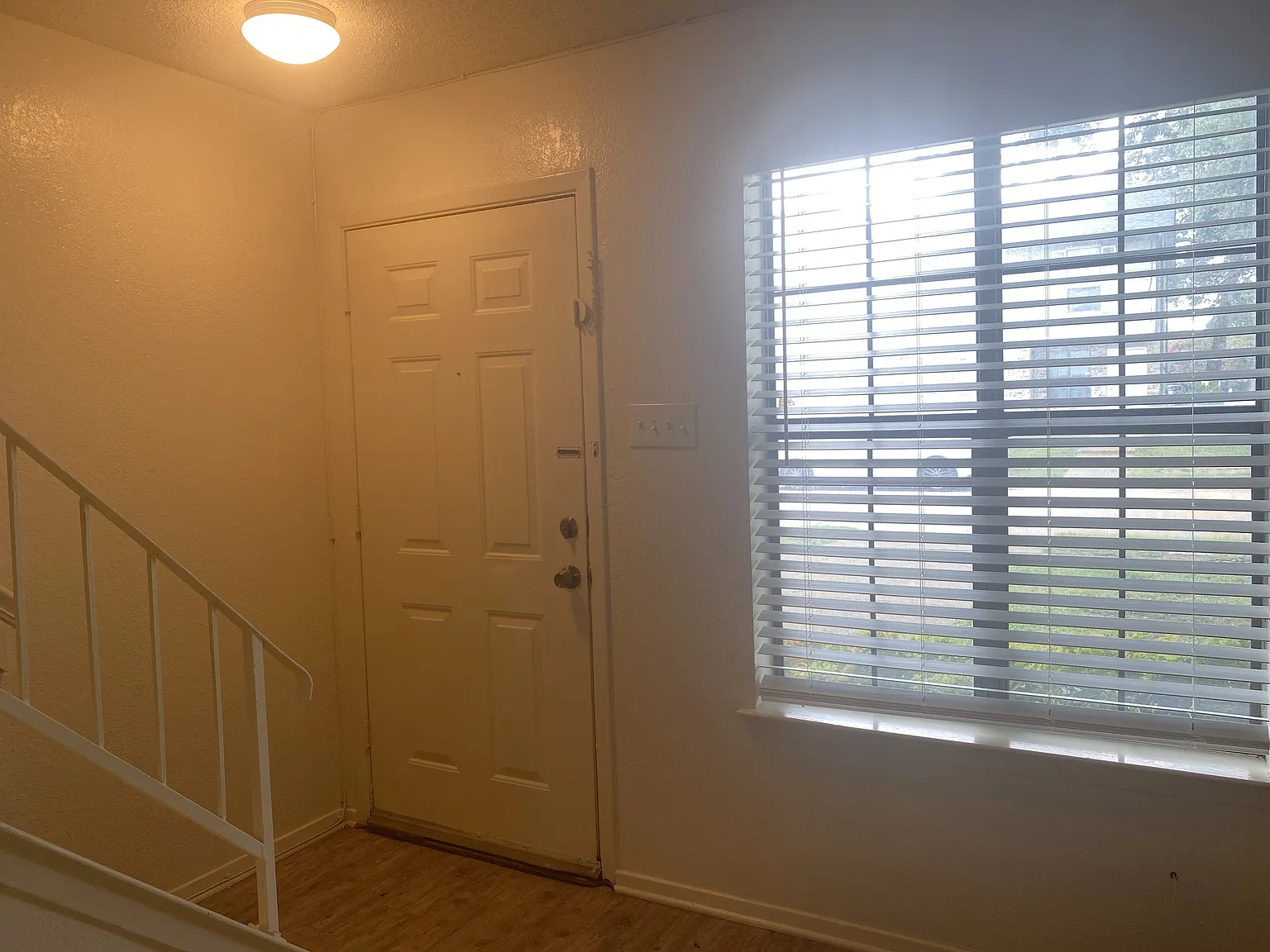 2 bed, 1.5 bath, 1040 sqft, $1,150 — Photo 3