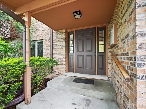 963 West Ct APT E, Naperville, IL 60563