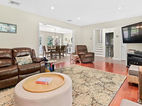 5th image of 15 Crescent Dr