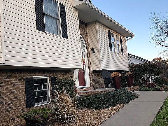 4th image of 124 Meadow Springs Ln
