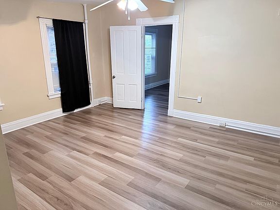 4th image of 2240 Flora St