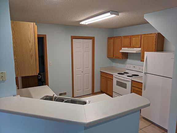 4th image of 6855 Woodland Ave Unit 1009