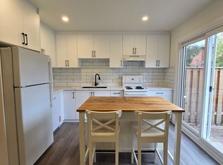 2602 Chisholm Ct, Mississauga, ON L5C 3H9