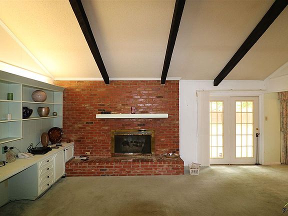 4th image of 928 Neches Dr