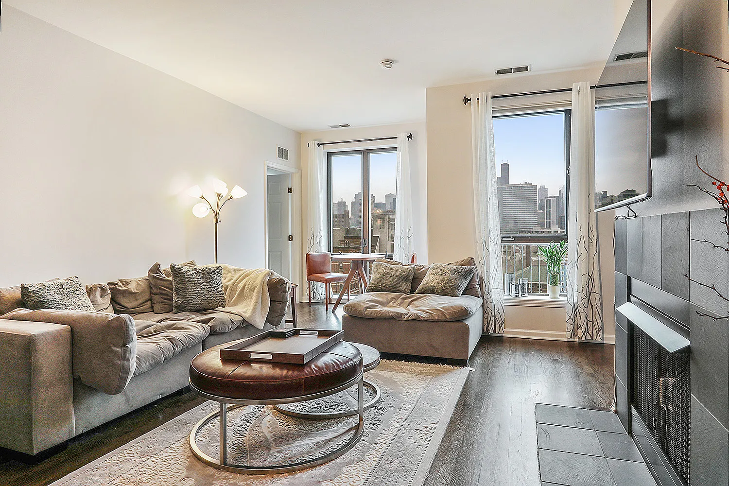 Luxury penthouse 2bd 1bth in Old Town — Photo 2