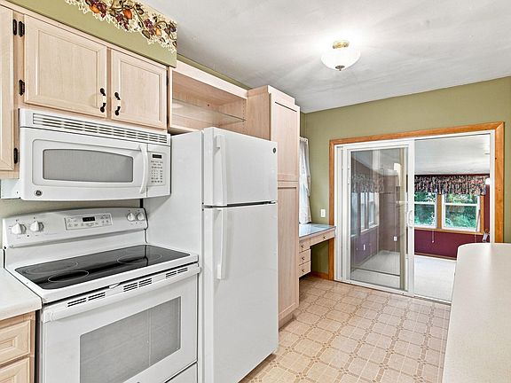 4th image of 54 S Marquette St