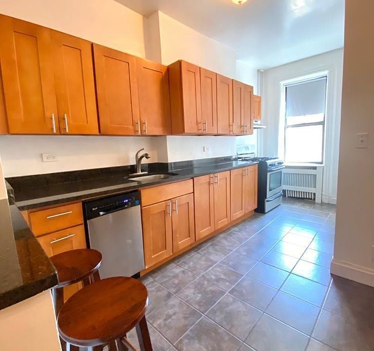 1st image of 1462 2nd Ave #2A