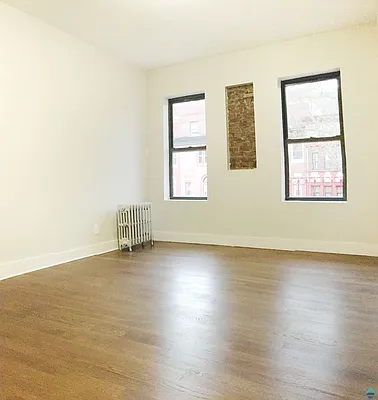 Rented by EXR | media 18