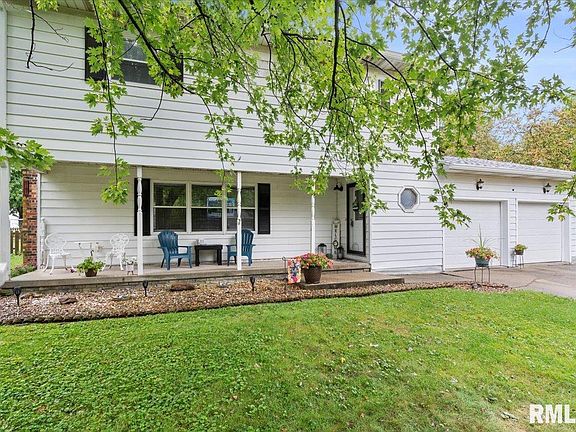 3rd image of 17 Hawthorn Ln