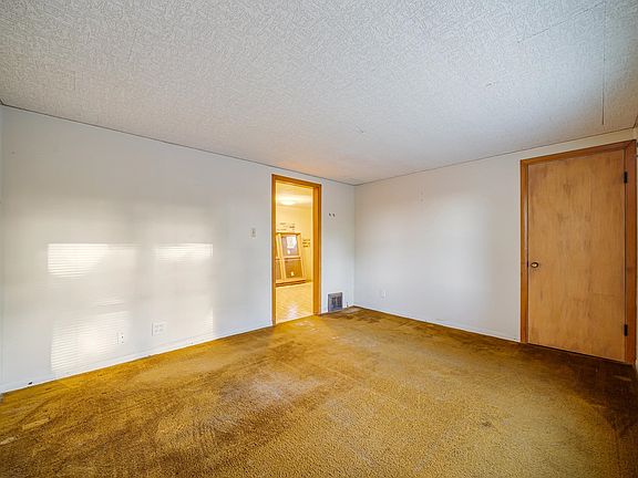 3rd image of 1636 Delaware St