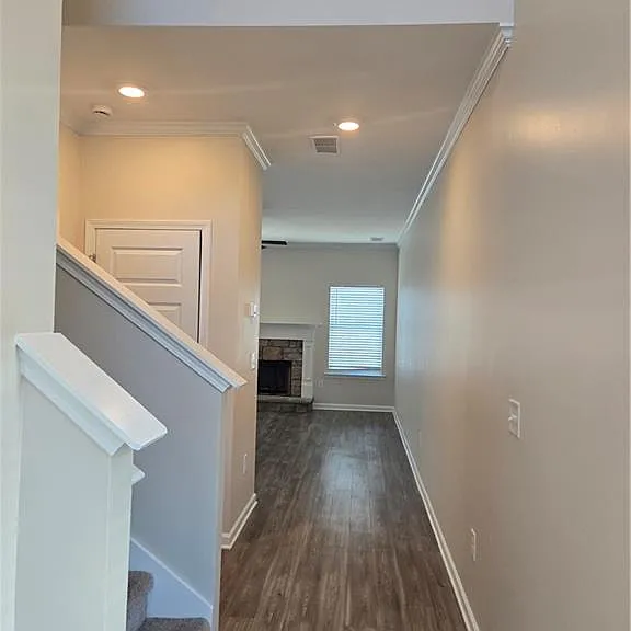 326 Melody Ln — Photo 2