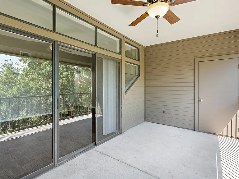 Large Patios with Ceiling Fans