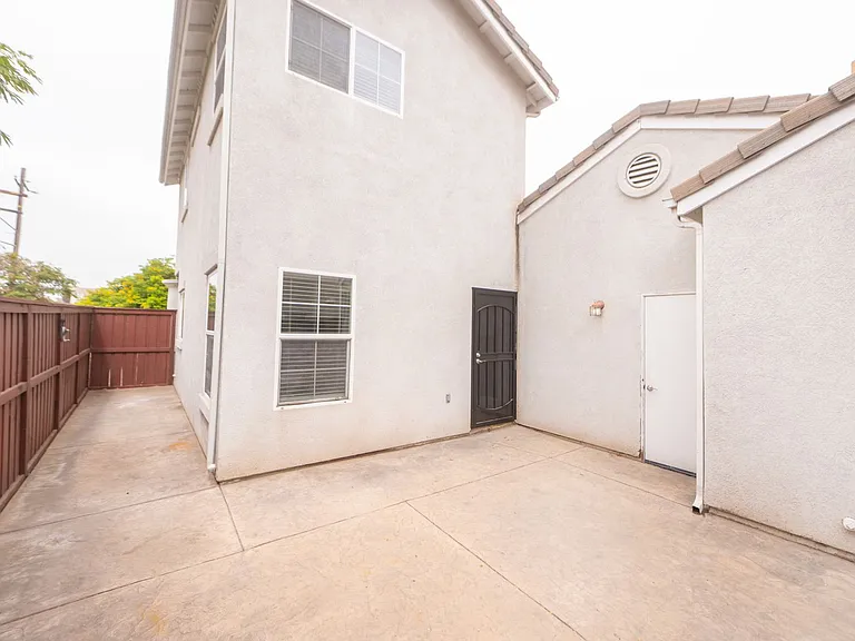511 Stork St — Photo 4