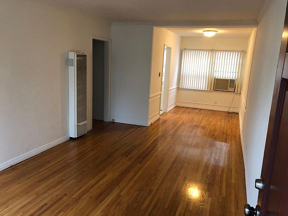 2nd image of 1607 W Victory Blvd