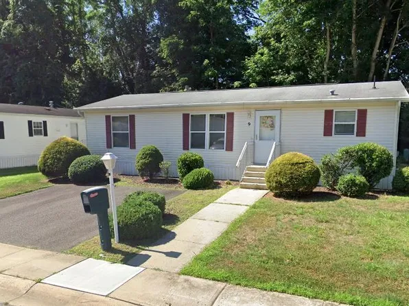 9 Easy Street, Freehold, NJ 07728