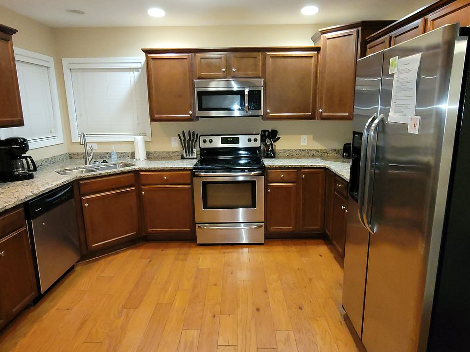 1st image of 100 Grangers Ct