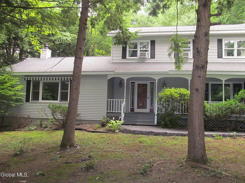 3rd image of 9 Pineridge Court