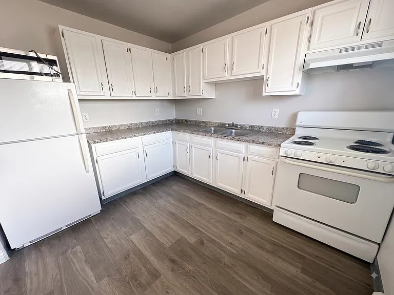 3351 N Lafayette St — Photo 2