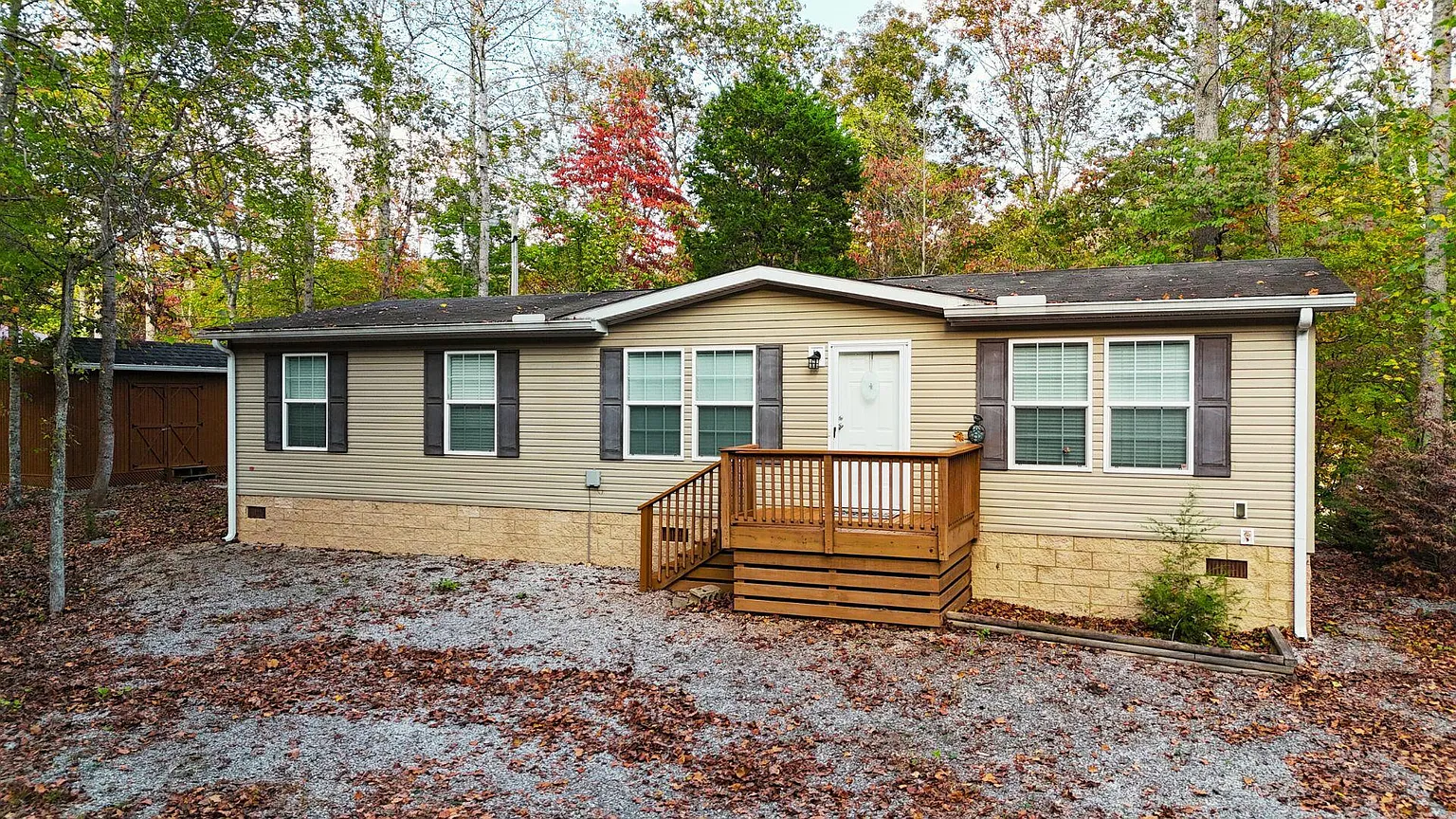 833 George Hardwick Rd photo 1