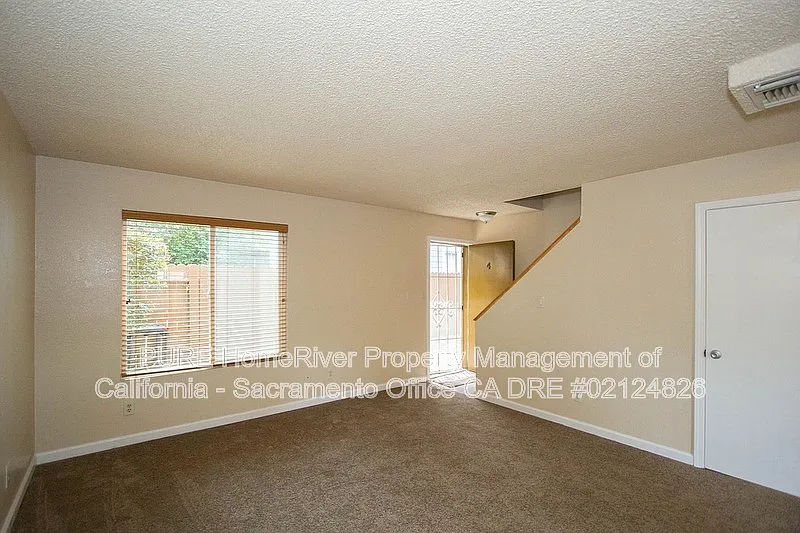 2 bed, 1.5 bath, 975 sqft, $1,995 — Photo 2