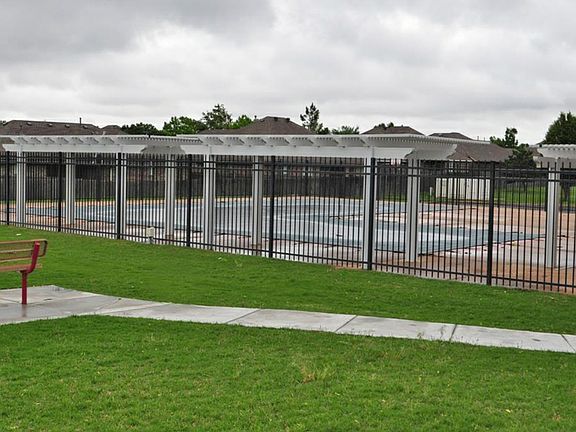 Large neighborhood pool