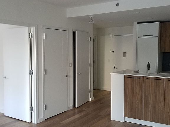 5th image of 445 W 35th St APT 6B