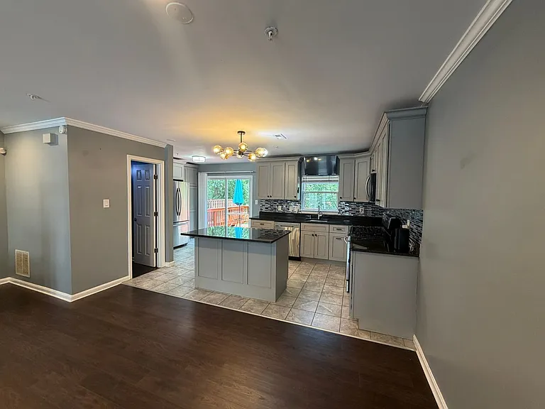 2251 Commissary Cir — Photo 9
