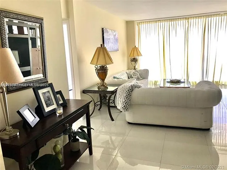 19707 Turnberry Way #23F — Photo 7