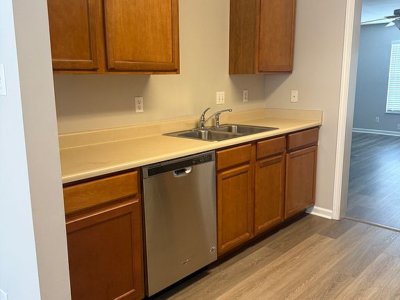 4th image of 763 Casey Ln