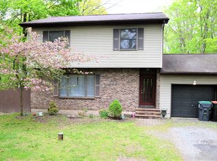 59 Lenape Dr, East Stroudsburg, PA 18302