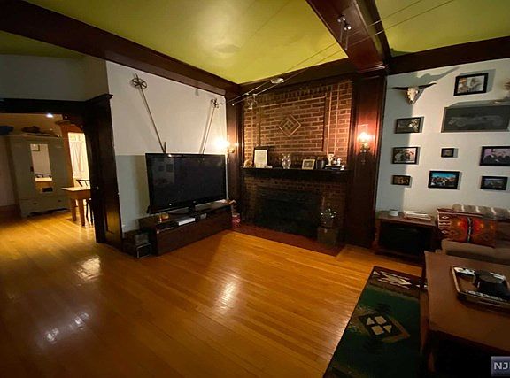 3rd image of 119 Harrison Ave APT 1