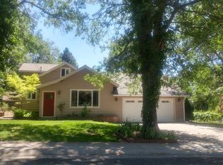 711 Rockfellow Dr, Mount Shasta, CA 96067