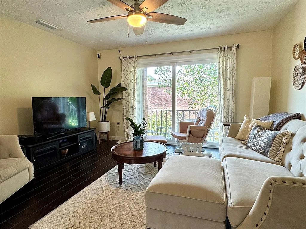 2 bed, 1.0 bath, 1000 sqft, $1,850 — Photo 3
