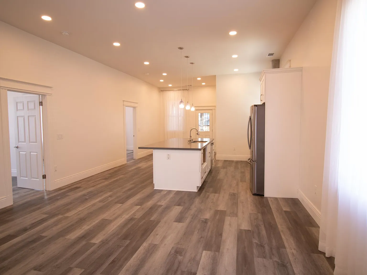 3 bed, 1404 sqft, $5,000 — Photo 3