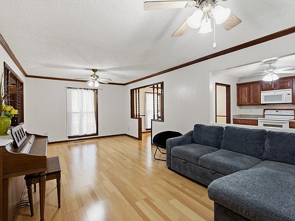 4th image of 809 Dakota Dr