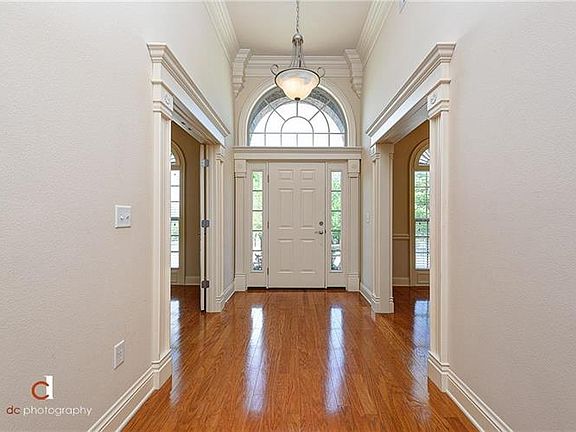 3rd image of 2101 N Freedom Pl