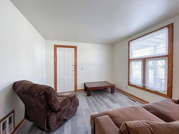 3rd image of 1863 N Oakland Ave #1