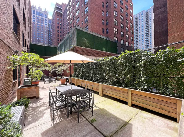 324 East 41st Street image 15 of 17