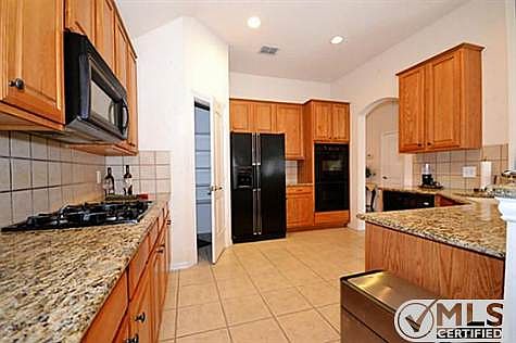 5th image of 1561 Sweetbriar Dr