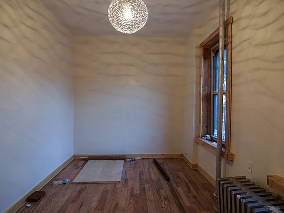 2nd image of 14 Irving Ave APT 1B