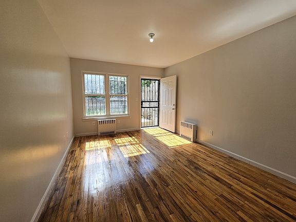 3rd image of 625 Coster St APT 1