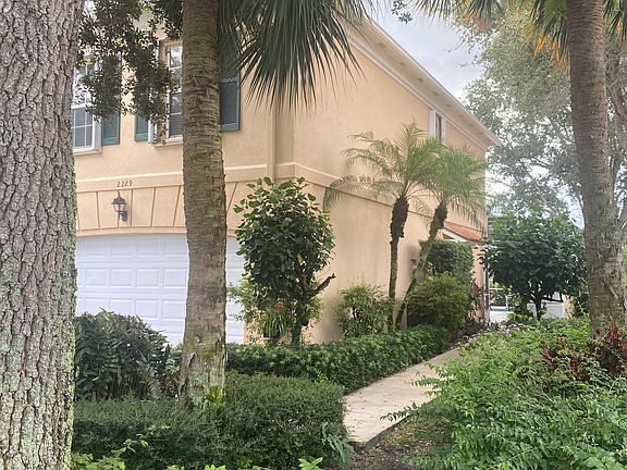 Side Yard entrance to front door