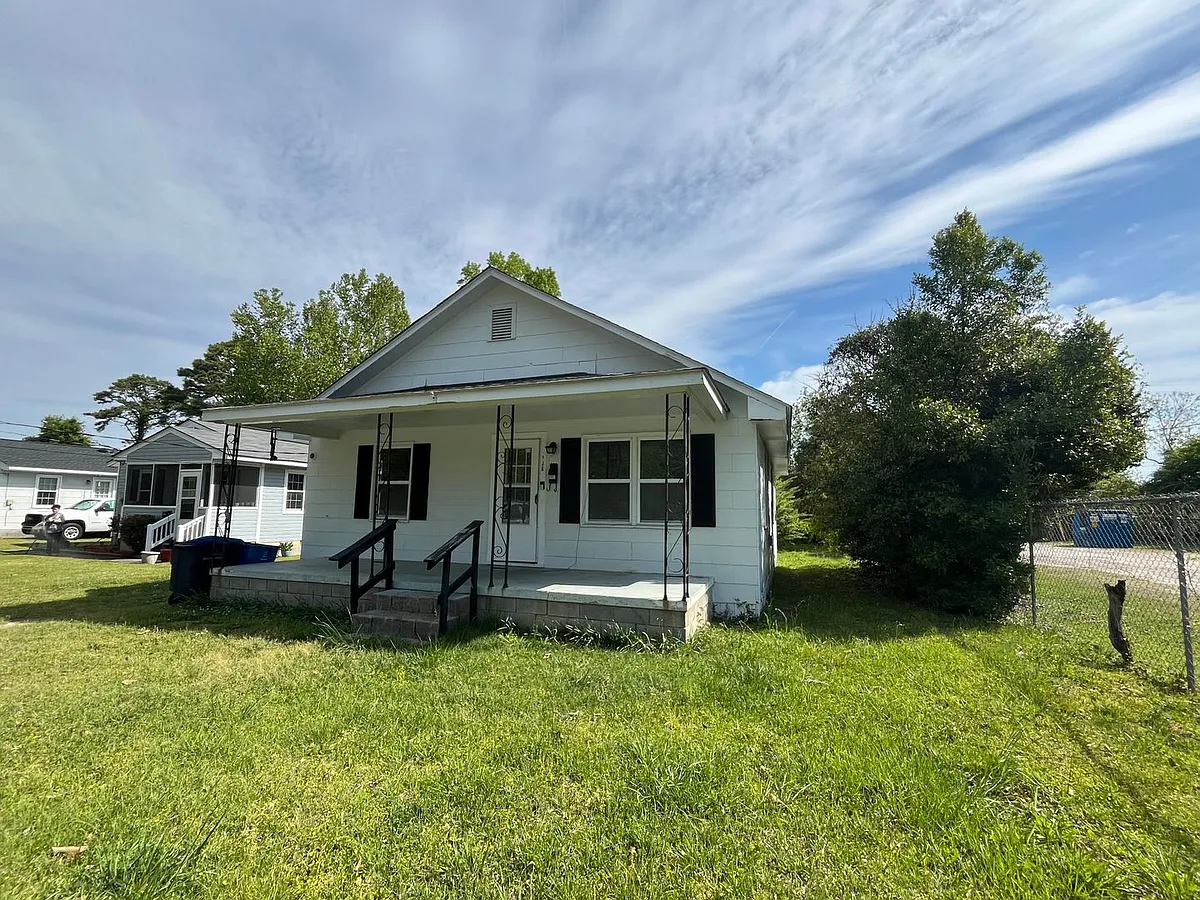 Building Photo - 206 Richlands Ave