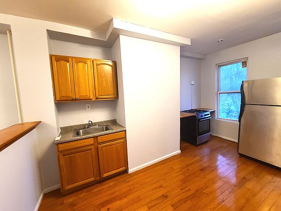 3rd image of 150 21st St #3L